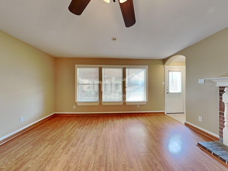 Building Photo - 2928 Frontier Ln