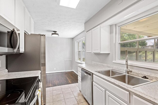 Building Photo - 110 S Bromfield Rd