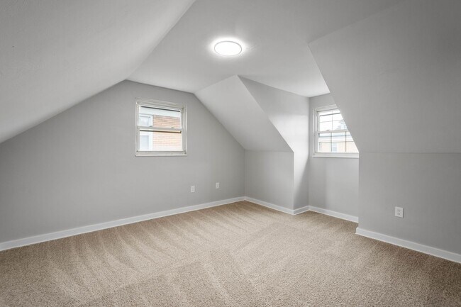 Building Photo - MOVE IN SPECIAL! SCORE HALF OFF 1ST MONTH'...