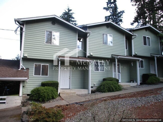 Building Photo - 2 Bedroom, 1.5 Bathroom Townhouse in Port ...