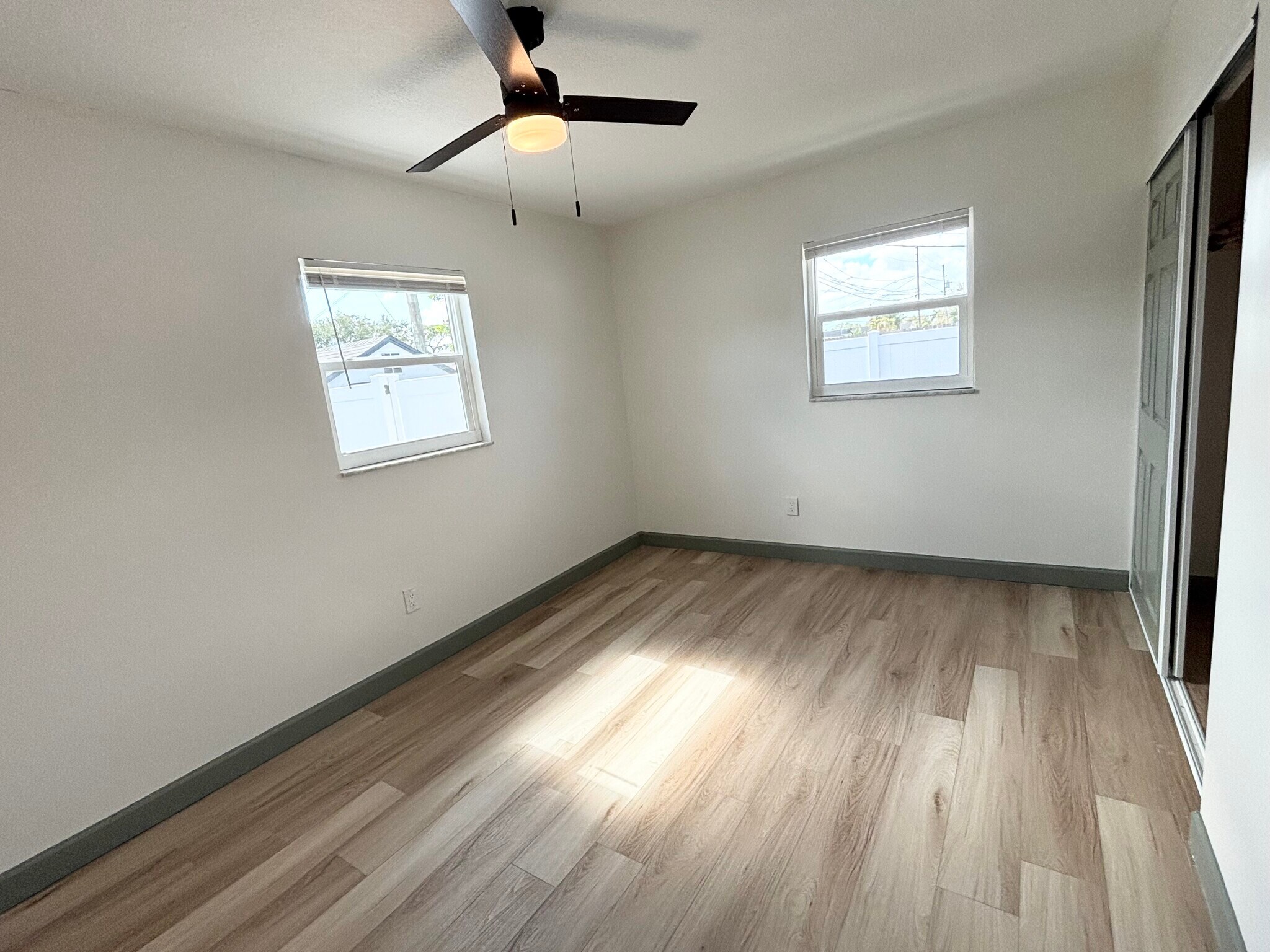 Building Photo - 510 91st Ave N