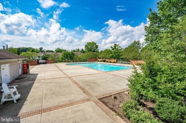 Building Photo - 27 Lindsey Ct