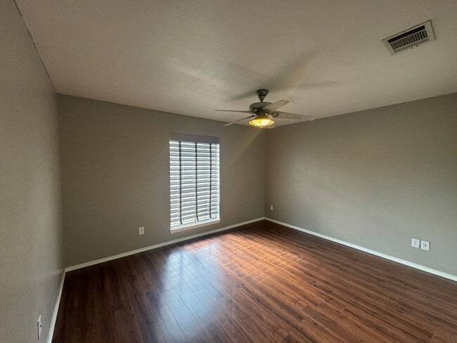Building Photo - Minutes to Barksdale Air Force Base...