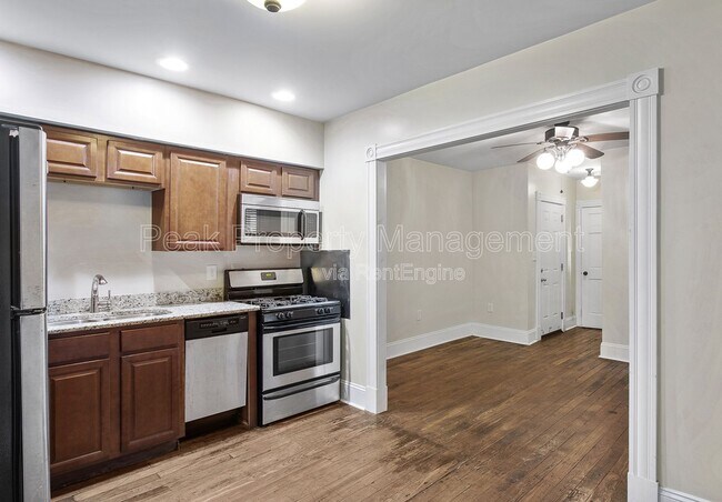 Building Photo - 2213 W Cary St