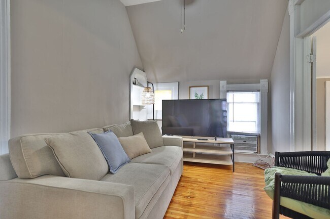 Building Photo - Lyndale Livings