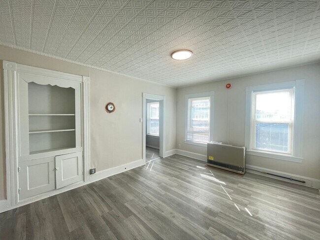 Building Photo - 347 Hayward St