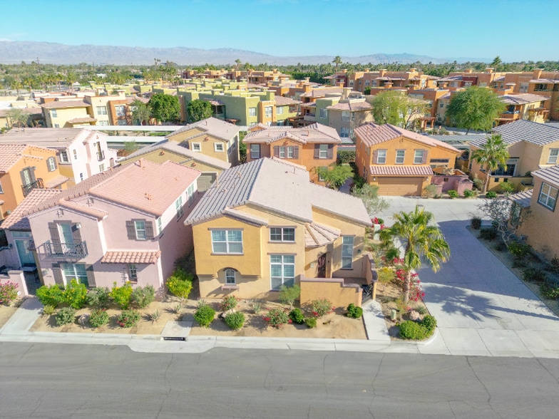 Building Photo - 52154 Rosewood Ln