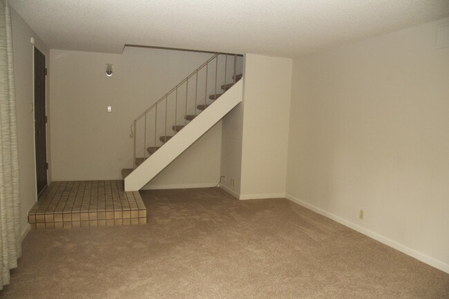 Building Photo - Wonderfull Niles location AC and garage