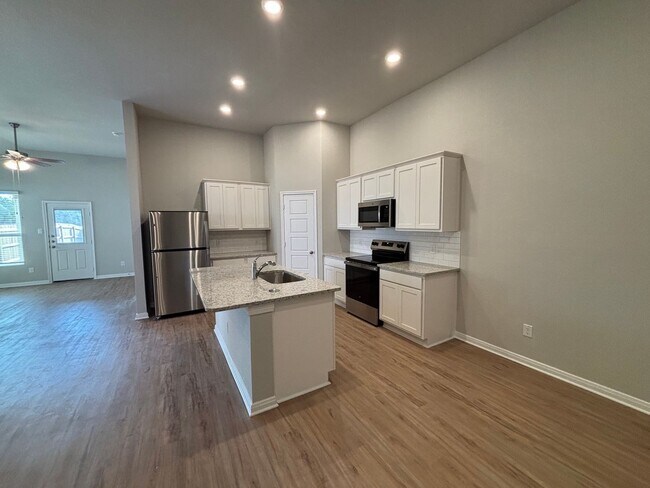 Building Photo - 391-395 Nespral