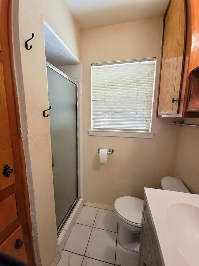Building Photo - 1124 Harrison Ln