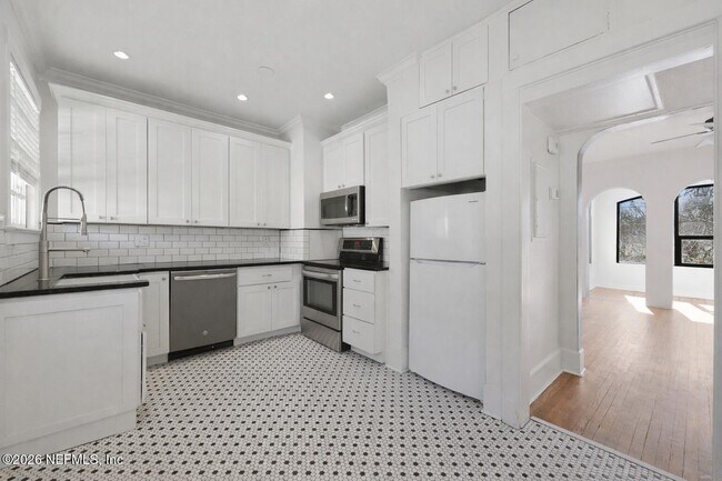 Building Photo - 1625 Seminole Rd