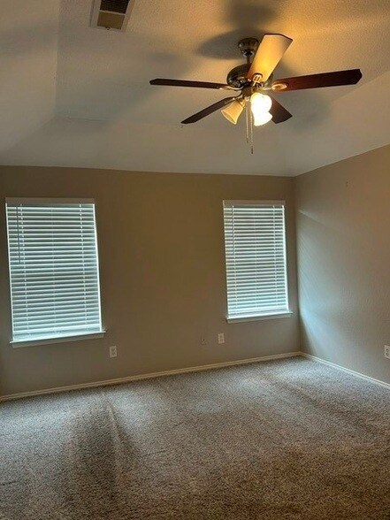 Building Photo - 1012 High Crest Dr