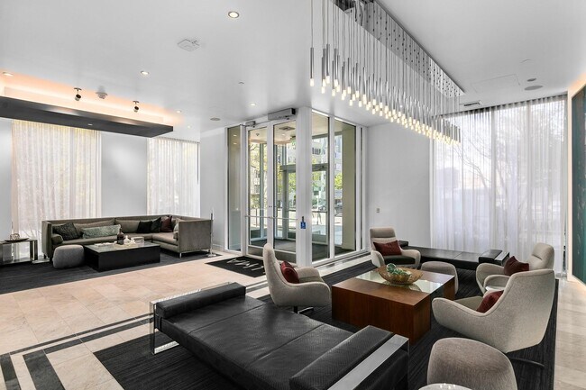 Building Photo - 1321 Seneca St