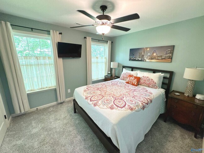 Building Photo - 2709 Thornton Cir SW