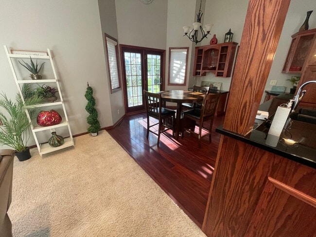Building Photo - 810 Briarwood Dr