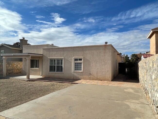 Building Photo - 1452 Sara Danielle Pl