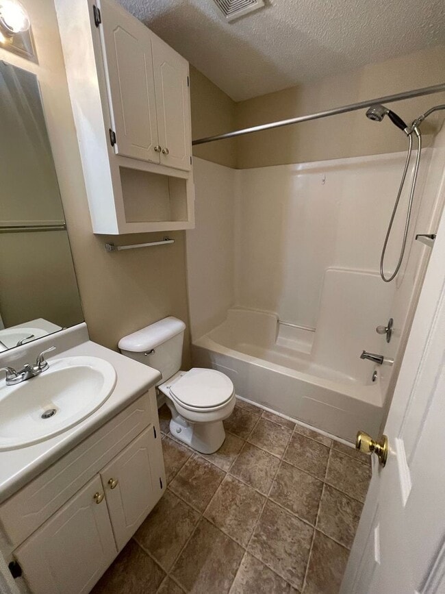 Building Photo - Briarwood West -