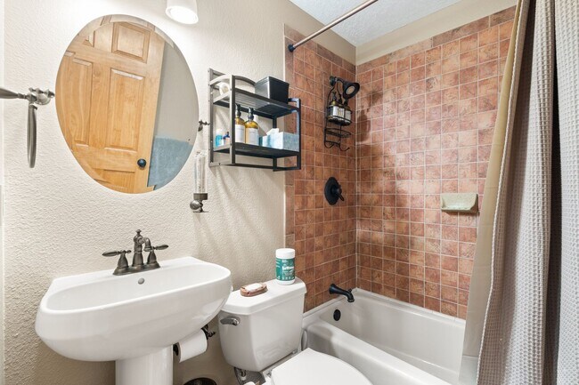 Building Photo - Rio Rancho Gem - Stunning 4-Bedroom Home –...