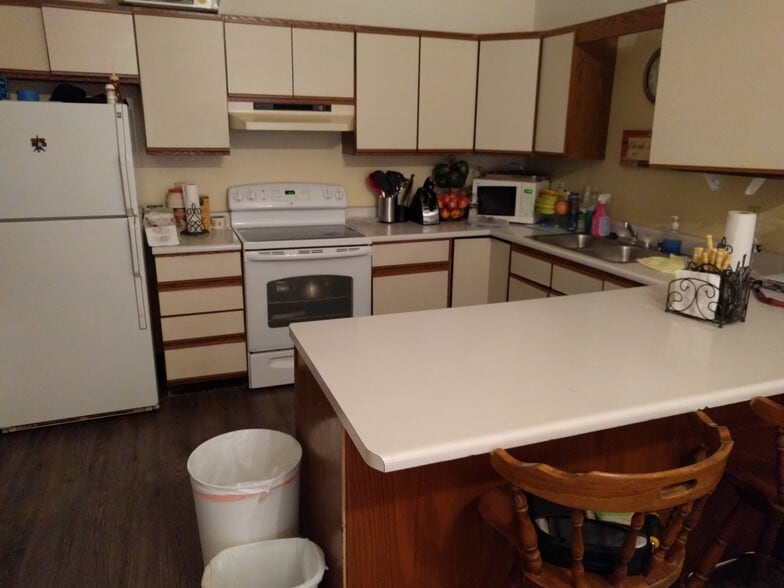 Building Photo - 1215 S Thompson Dr