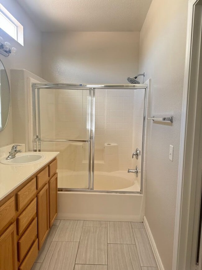 Building Photo - 6005 Highland Gardens Dr