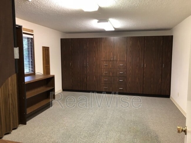 Building Photo - 7730 SW Eaker Pl