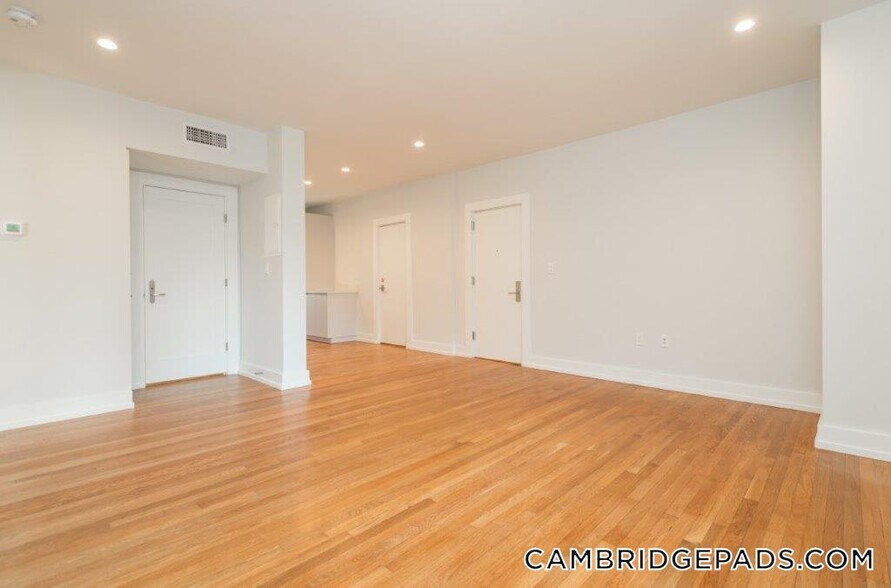 Building Photo - 19A Forest St