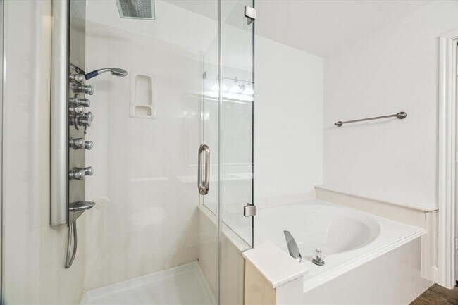 Building Photo - 227 Blushwood Pl
