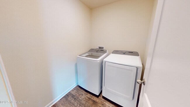 Building Photo - 8118 Meadow Walk Ln