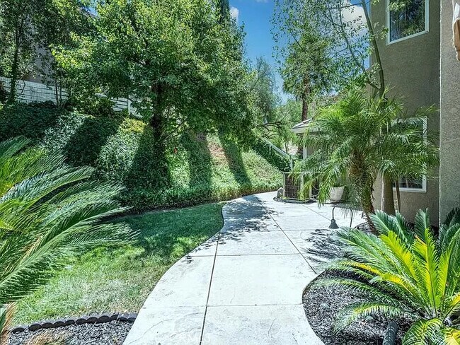 Building Photo - 15305 Saddleback Rd