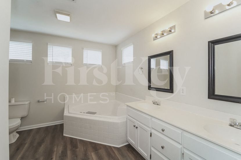Building Photo - 6412 Spanish Moss Ln