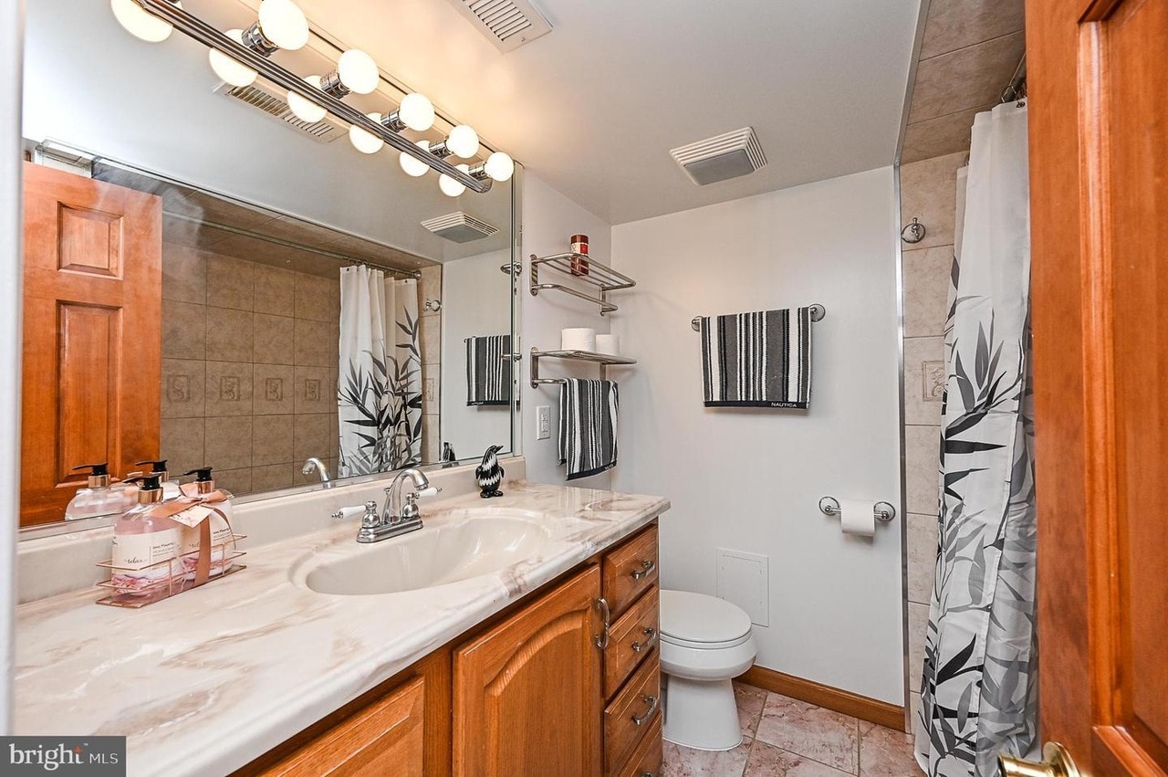 Renovated bathroom - 5700 Chapin Ave
