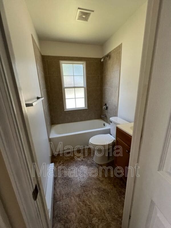 Building Photo - 1218 Parham St
