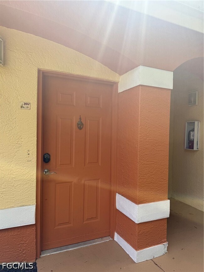 Building Photo - 6401 Aragon Way