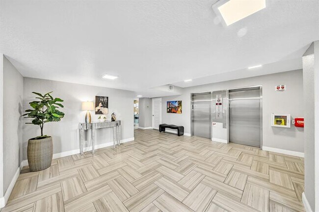 Building Photo - 3051 NE 48th St