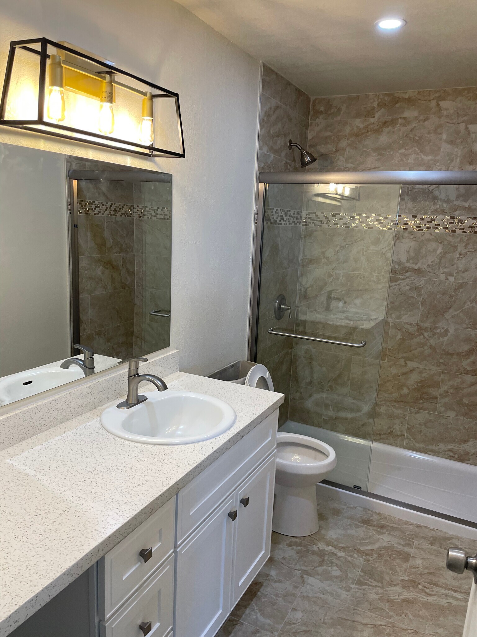 Building Photo - 1501 Broadway Ave