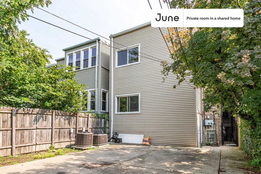 Building Photo - Room in Shared 3 bed/1 bath home