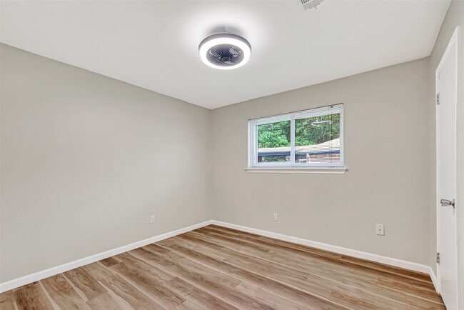 Building Photo - 25503 Foxbriar Ln