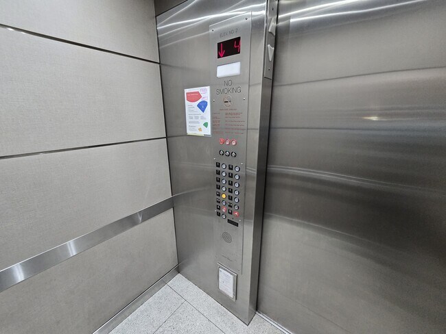 Building Photo - 1700 NW North River Dr