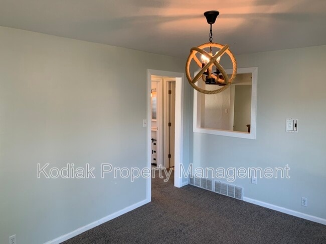 Building Photo - 150 W 1050 S