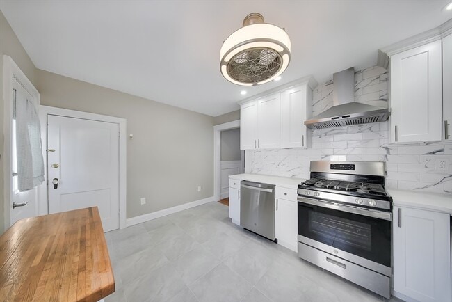 Building Photo - 52 Hovey St