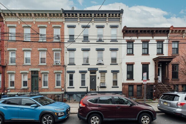 Building Photo - 357 8th St