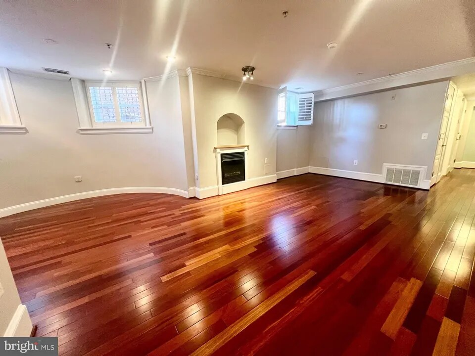 Building Photo - 1326 Girard St NW