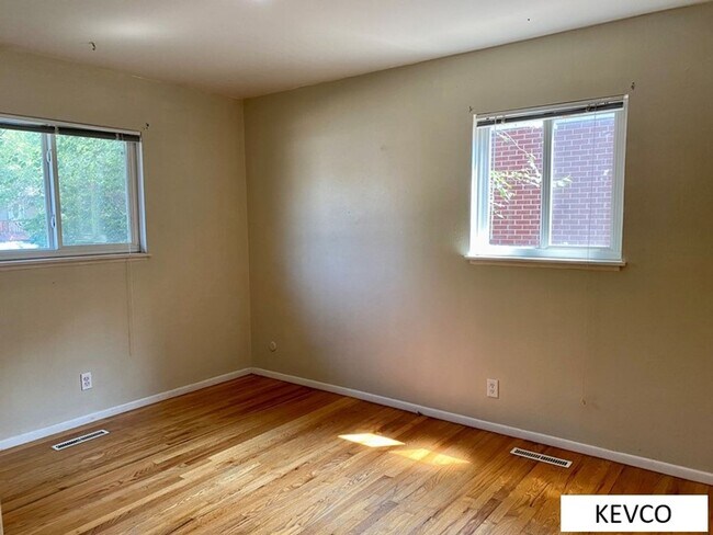 Building Photo - Wide Ranch Home in Campus West Near Foothills