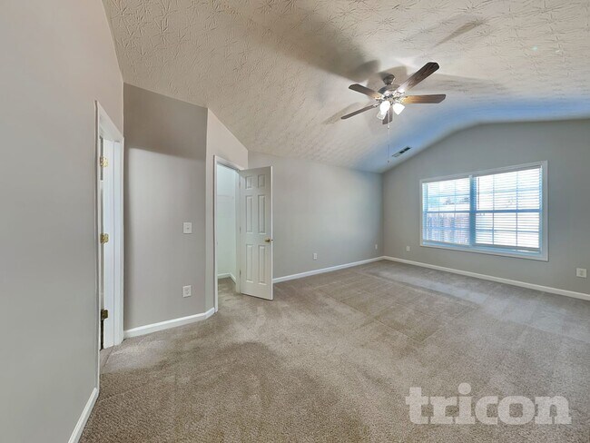 Building Photo - 613 Shadow Lake Dr