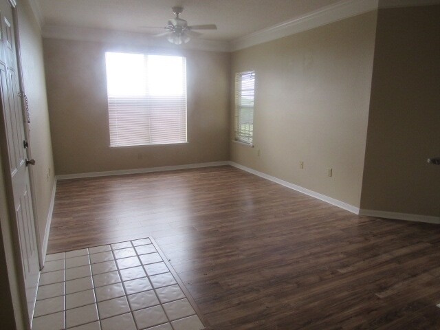 Building Photo - 1 bedroom 1 bathroom condo