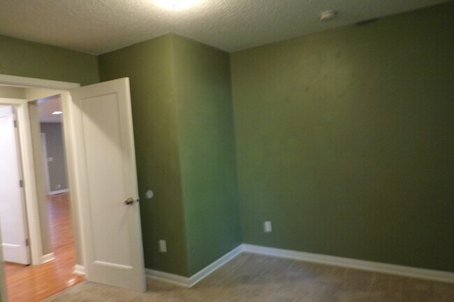 Building Photo - 1420 Dollar St