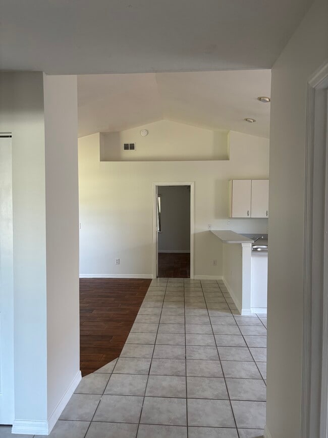 Building Photo - 505 16th Ave