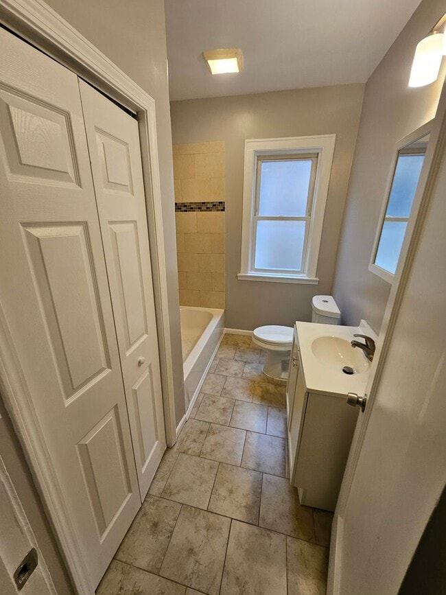 Building Photo - 6136 S Richmond St