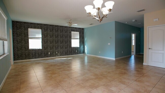 Building Photo - 1528 Moon Valley Dr