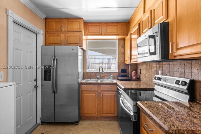 Building Photo - 541 Blue Heron Dr